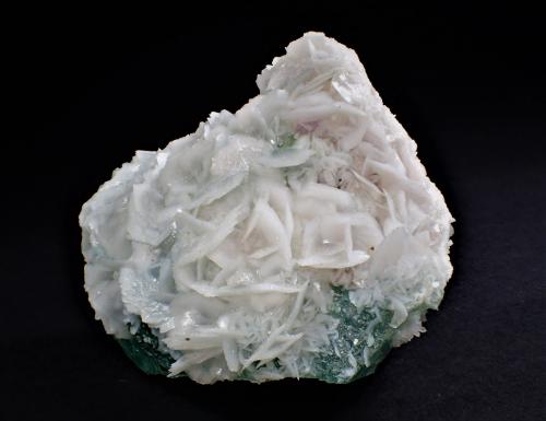 Calcite, Fluorite<br />Yaogangxian Mine, Yizhang, Chenzhou Prefecture, Hunan Province, China<br />96 mm x 88 mm x 85 mm<br /> (Author: Don Lum)