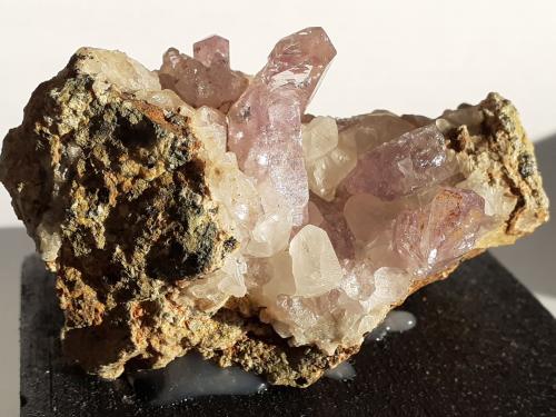 Quartz (variety Amethyst), Calcite<br />Bombori, Provincia Chayanta, Departamento Potosí, Bolivia<br />7 x 3,5 cm<br /> (Author: Volkmar Stingl)