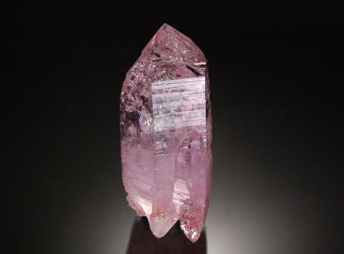 Quartz (variety amethyst)<br />Prospección Pine Grove Summit, Montes Wah Wah, Distrito Pine Grove, Condado Beaver, Utah, USA<br />5.0 x 2.5 x 2.0 cm<br /> (Author: Michael Shaw)