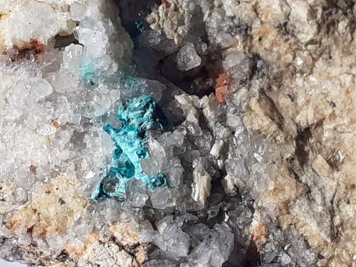 Quartz, Malachite, Cinnabar<br />Weißer Schrofen, Strass im Zillertal, Schwaz District, North Tyrol, Tyrol/Tirol, Austria<br />6 x 3,5 cm<br /> (Author: Volkmar Stingl)