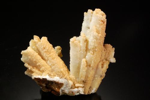 Quartz after Danburite<br />Dalnegorsk, Distrito urbano Dalnegorsk, Primorsky Krai, Rusia<br />7.7 x 7.0 x 3.2 cm<br /> (Author: Michael Shaw)
