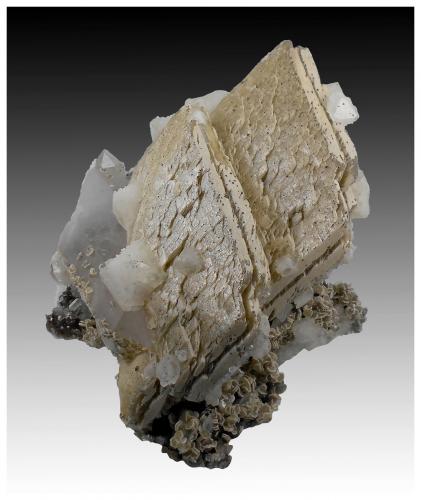 Siderite, Quartz, Dolomite, Muscovite, Pyrite<br />Minas da Panasqueira, Aldeia de São Francisco de Assis, Covilhã, Castelo Branco, Cova da Beira, Centro, Portugal<br />11 cm x 8 cm x 7 cm<br /> (Author: silvia)