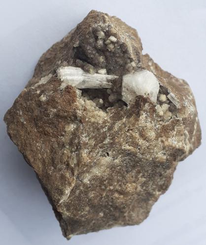 Aragonite, Baryte<br />Magnesite deposit, Bürglkopf, Hochfilzen, Kitzbühel District, North Tyrol, Tyrol/Tirol, Austria<br />6,5 x 5,5 cm<br /> (Author: Volkmar Stingl)