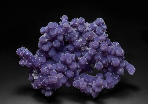 Quartz (variety amethyst)<br />Mamuju area, Sulawesi Barat Province, Indonesia<br />10.7 x 6.5 cm<br /> (Author: am mizunaka)