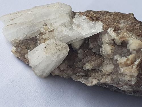 Aragonite, Baryte<br />Magnesite deposit, Bürglkopf, Hochfilzen, Kitzbühel District, North Tyrol, Tyrol/Tirol, Austria<br />3,5 x 1,5 cm<br /> (Author: Volkmar Stingl)