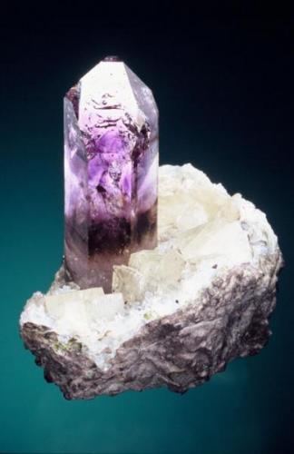 Brandberg Amethyst 
7.9 x 8.9 x 8.0 cm
Jeff Scovil photo (Author: Gail)