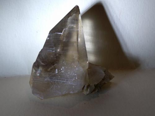 Cuarzo (variedad ahumado)<br />Glaciar Miage, Valle Veny, Macizo Monte Bianco (Macizo Mont Blanc), Courmayeur, Valle de Aosta (Val d'Aosta), Italia<br />48 x 41 mm<br /> (Autor: Sante Celiberti)