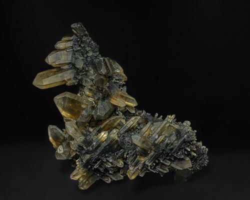 Quartz (variety smoky quartz), Feldspar<br />Erongo Mountain, Usakos, Erongo Region, Namibia<br />12.0 x 8.0 cm<br /> (Author: am mizunaka)