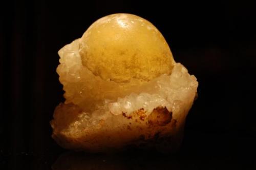 Fluorite ( yellow ball ) on Quartz
Aurangabad, India
6.5 x 6.0 x 5.6 (Author: Gail)