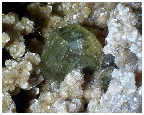 Fluorapatite, Muscovite<br />Minas da Panasqueira, Aldeia de São Francisco de Assis, Covilhã, Castelo Branco, Cova da Beira, Centro, Portugal<br />11 cm x 6 cm x 5 cm<br /> (Author: silvia)