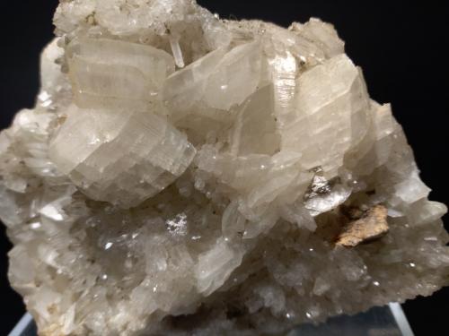 Magnesita, Cuarzo<br />Traversella Mine, Traversella, Chiusella Valley, Canavese District, Metropolitan City of Turin Province, Piedmont (Piemonte), Italy<br />77 x 58 mm<br /> (Autor: Sante Celiberti)