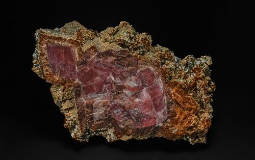 Rhodochrosite<br />Mont Saint-Hilaire, La Vallée-du-Richelieu RCM, Montérégie, Québec, Canadá<br />12.8 x 8.4 cm<br /> (Author: am mizunaka)