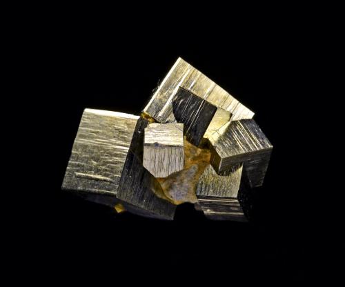 Pyrite<br />Ambas Aguas (Ambasaguas), Muro de Aguas, Comarca Arnedo, La Rioja, España<br />25x20x16mm<br /> (Author: Carlos Pareja)