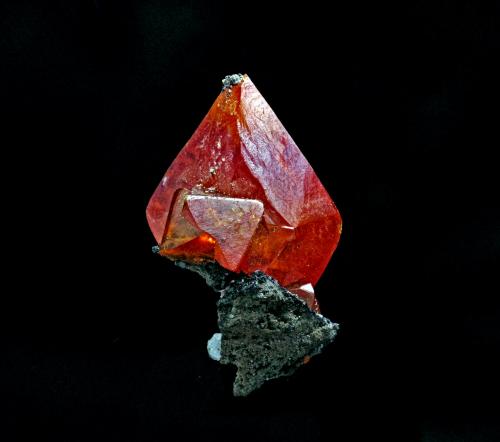 Wulfenite<br />Mina El Centenillo, Cortijo del Humo, Cerro de las Minas, Albuñuelas, Comarca Valle de Lecrín, Granada, Andalucía, España<br />11x6x4mm<br /> (Author: Carlos Pareja)