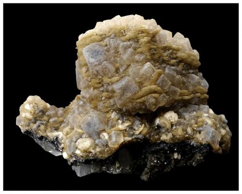 Siderite, Fluorite, Ferberite, Arsenopyrite, Quartz<br />Minas da Panasqueira, Aldeia de São Francisco de Assis, Covilhã, Castelo Branco, Cova da Beira, Centro, Portugal<br />7 cm x 6 cm x 5 cm<br /> (Author: silvia)