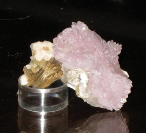 Rose quartz muscovite.jpg (Author: Tracy)