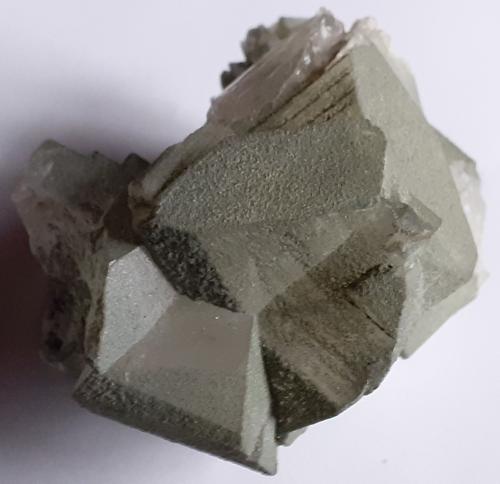 Orthoclase (variety adularia), Chlorite (Group)<br />Central St Gotthard Massif, Leventina, Ticino (Tessin), Switzerland<br />4,5 x 3 cm<br /> (Author: Volkmar Stingl)