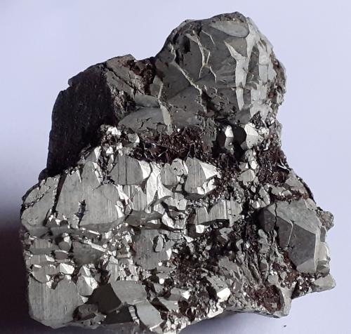 Pyrite, Hematite<br />Rio Marina, Isla de Elba, Provincia Livorno, Toscana, Italia<br />3,5 x 3,5 cm<br /> (Author: Volkmar Stingl)