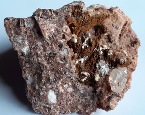 Quartz, Aragonite, limonite<br />Terlano (Terlan), Bolzano Province, Trentino-Alto Adige (Trentino-Südtirol), Italy<br />6 x 5,5 cm<br /> (Author: Volkmar Stingl)
