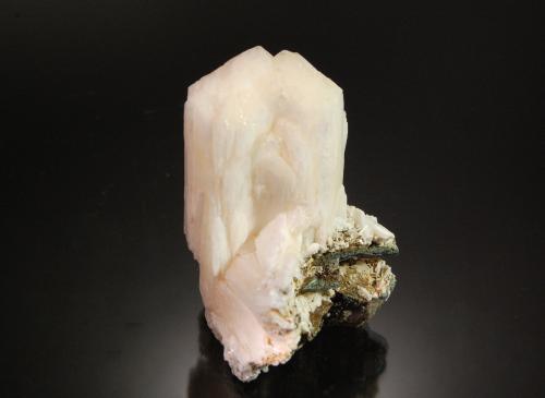 Stilbite<br />Riffe Lake, Kosmos, Lewis County, Washington, USA<br />5.0 x 4.0 cm<br /> (Author: Michael Shaw)