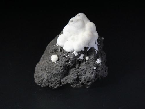 Thomsonita-Ca<br />Volcán de la Fuente del Arzollar, Valverde, Ciudad Real, Comarca Campo de Calatrava, Castilla-La Mancha, España<br />4,5 x 4 cm.<br /> (Autor: Antonio P. López)