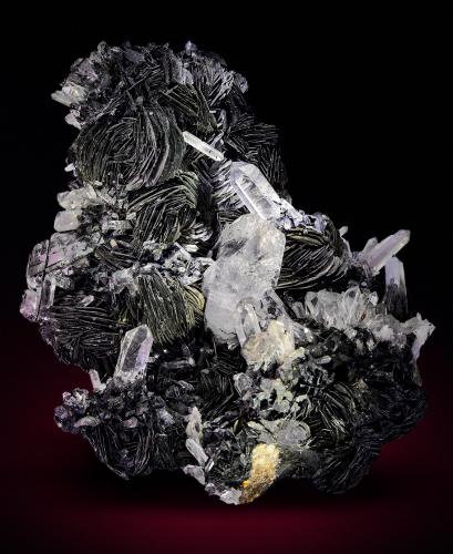 Quartz, Hematite<br />Lechang Mine, Lechang, Shaoguan Prefecture, Guangdong Province, China<br />Specimen size 16 cm<br /> (Author: Tobi)