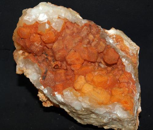 Calcita<br />Gravera del Barraquero, Hoya Redonda, Enguera, Comarca Canal de Navarrés, Valencia / València, Comunidad Valenciana / Comunitat Valenciana, España<br />11.5 x 8 cm<br /> (Autor: Pedro Antonio)