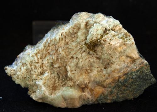 Prehnita<br />Cantera Sierra y Lomas (Cantera Los Serranos), Cabezo Negro, Albatera, Comarca Vega Baja del Segura, Alicante / Alacant, Comunidad Valenciana / Comunitat Valenciana, España<br />8.5 x 5 cm<br /> (Autor: Pedro Antonio)