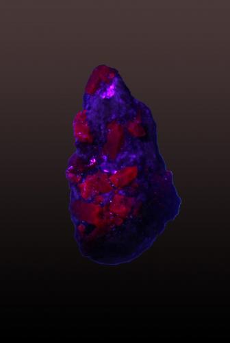 Corundum (variety ruby)<br />Jagdalek Mine, Surobi, Kabul, Afghanistan<br />25 mm x 42 mm x 20 mm<br /> (Author: Firmo Espinar)