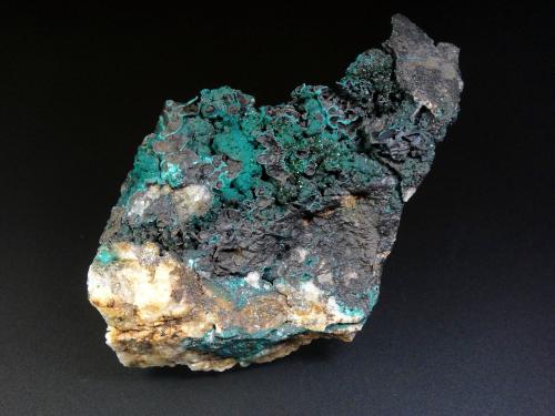 Pseudomalaquita, Libethenita<br />Mina Miguel Vacas, Freguesías Pardais y Conceição, Vila Viçosa, Distrito Évora, Província Alentejo Central, Región Alentejo, Portugal<br />8 x 5 cm.<br /> (Autor: Antonio P. López)