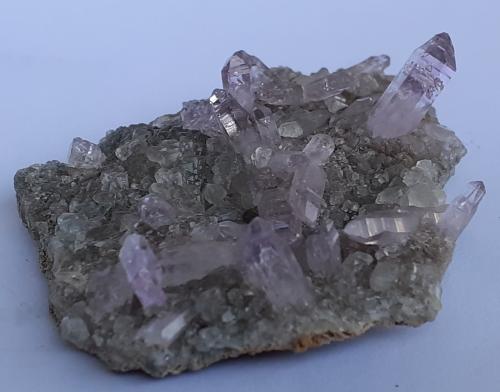 Quartz (variety amethyst), Calcite<br />Bombori, Provincia Chayanta, Departamento Potosí, Bolivia<br />5 x 4 cm<br /> (Author: Volkmar Stingl)