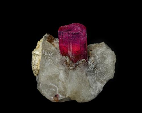 Elbaite, Quartz<br />Beni Bouzra (Bni Bouzra), Chefchaouen Province, Tanger-Tetouan-Al Hoceima Region, Morocco<br />3.2 x 3.1 cm<br /> (Author: am mizunaka)