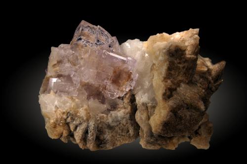 Fluorita, cuarzo, calcita<br />Cantera Llamas, filón Obdulia, zona Minera Caravia, Las Cabañas, Duyos, Caravia, Comarca Oriente, Principado de Asturias (Asturias), España<br />15 x 10cm, cristales hasta 3cm de arista<br /> (Autor: Raul Vancouver)