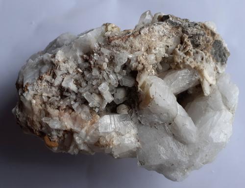 Albite, Quartz<br />Weirichalm, Navis Valley, Innsbruck-Land District, North Tyrol, Tyrol/Tirol, Austria<br />10 x 7 cm<br /> (Author: Volkmar Stingl)