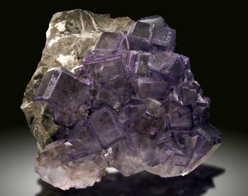 Fluorita<br />Filón Josefa-Veneros, nivel 75, Coroña de Arriba-La Collada, zona minera de La Collada, Siero, Comarca Oviedo, Principado de Asturias (Asturias), España<br />18x12cm, cristales hasta 4cm de arista<br /> (Autor: Raul Vancouver)