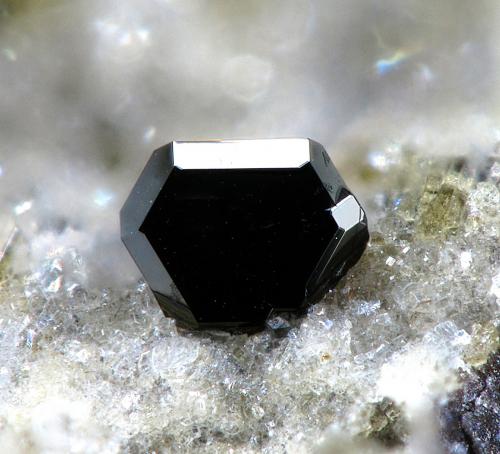 Magnetite<br />De la Aljorra Quarries, Cerro de la Cabezuela (de la Aljorra Volcano), La Aljorra, Cartagena, Comarca Campo de Cartagena, Region of Murcia (Murcia), Spain<br />FOV 1 mm.<br /> (Author: Rewitzer Christian)