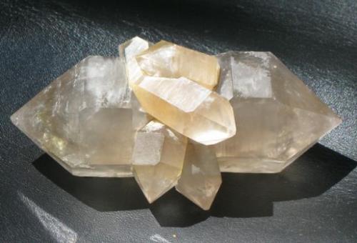 DT quartz crystal with attached quartz points, Honghe, yunnan Province, China.  10.5 x 5 x 5 cm (Author: Tracy)