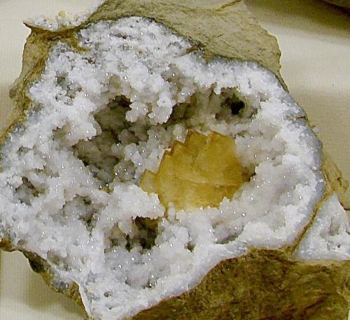 Baryte Quartz<br />Monroe County, Indiana, USA<br />Baryte is 5.5 cm the whole example is 11 cm<br /> (Author: Bob Harman)