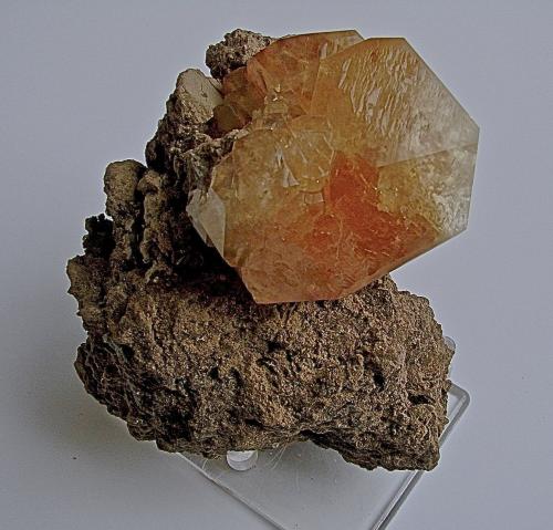 Calcite<br />Cantera Berry Materials Corp., North Vernon, Condado Jennings, Indiana, USA<br />Calcite is 7 cm on a 10.5 cm specimen<br /> (Author: Bob Harman)
