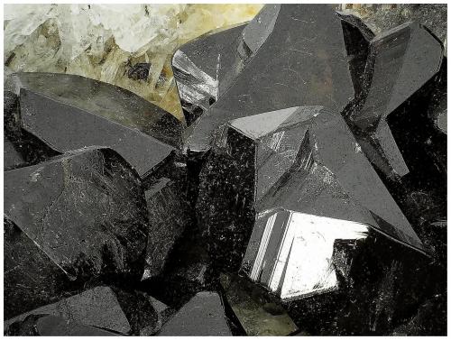 Cassiterite, Quartz<br /><br />14 cm x 13 cm x 7 cm<br /> (Author: silvia)