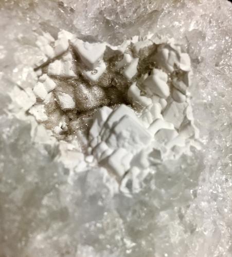 Quartz<br />Monroe County, Indiana, USA<br />geode is 7 cm<br /> (Author: Bob Harman)