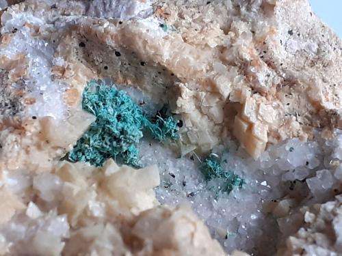 Malachite, Quartz, Dolomite<br />Ringenwechsel Mining District, Troi, District Schwaz, Inn Valley, North Tyrol, Tyrol/Tirol, Austria<br />FoV ca. 2,5 x 2 cm<br /> (Author: Volkmar Stingl)