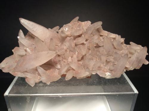 Quartz (variety amethyst)<br />Serifos Island, Cyclade Islands, Kykládes Prefecture, Aegean Islands Department (Aiyaíon), Greece<br />96 x 50 mm<br /> (Author: Sante Celiberti)