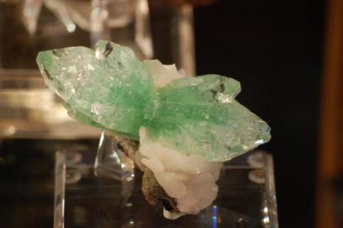 Fluorapophyllite with Stilbite
minature size
Maharashtra, 
India (Author: Gail)