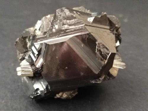 Sphalerite, Chalcopyrite, Pyrite, Quartz<br />Alimon Mine (Animon Mine), Huaron mining district, Huayllay District, Pasco Province, Pasco Department, Peru<br />43 x 34 mm<br /> (Author: Sante Celiberti)