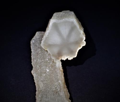 Quartz (variety trapiche)<br />Chifeng (Ulanhad), Inner Mongolia Autonomous Region, China<br />105 mm x 44 mm x 44 mm<br /> (Author: Don Lum)