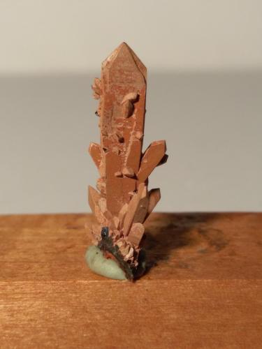 Scorodite, Arseniosiderite<br />Minas Kamariza, Agios Konstantinos, Distrito minero Lavrion, Prefectura Attikí (Attica), Grecia<br />24 x 10 mm<br /> (Author: Sante Celiberti)