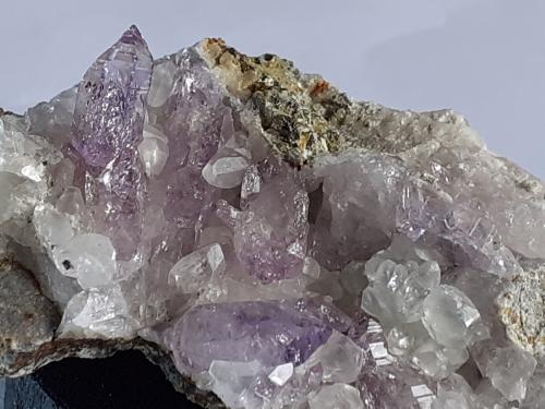 Quartz (variety Amethyst), Calcite<br />Bombori, Provincia Chayanta, Departamento Potosí, Bolivia<br />6,5 x 4 cm<br /> (Author: Volkmar Stingl)