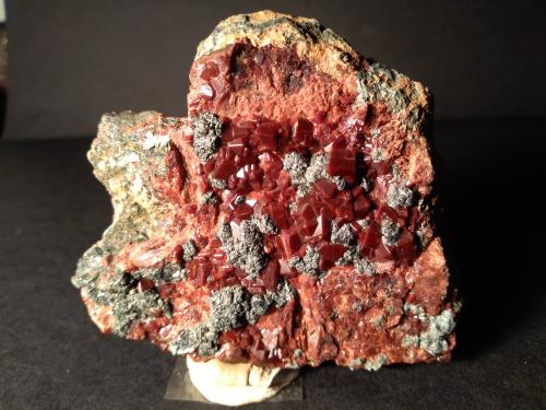 Grossularia (variedad hessonita), Clinochloro<br />Alpe delle Frasse, Condove, Susa Valley, Metropolitan City of Turin Province, Piedmont (Piemonte), Italy<br />85 x 77 mm<br /> (Autor: Sante Celiberti)