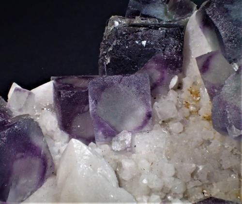 Fluorite, Quartz<br />Huanggang Mines, Hexigten Banner (Kèshíkèténg Qí), Chifeng (Ulanhad), Inner Mongolia Autonomous Region, China<br />105 mm x 86 mm<br /> (Author: Don Lum)